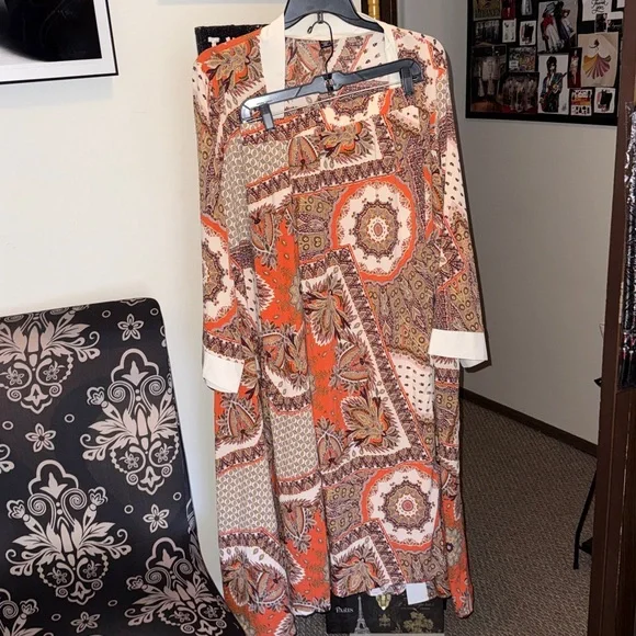 2 Piece Pantsuit Orange and Cream Paisley Cape - Picture 6 of 6